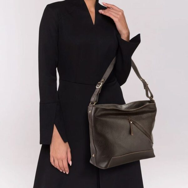 کیف دوشی زنانه چرم طبیعی مدل السا رنگ قهوه‌ای استایل زنانه