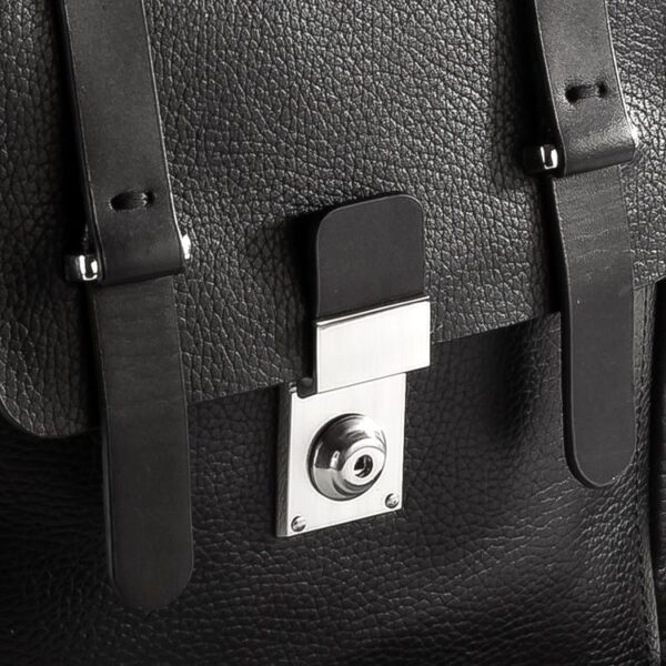 کیف دوشی مردانه چرم طبیعی مدل کراس بادی قفل دار رنگ مشکی