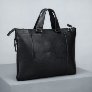 کیف مردانه چرم اصل و طبیعی مشکی الگانت فوق باریک با بند دوشی و دستی بهمراه ساک دستی نمای پشت کیف برند چرم حقی