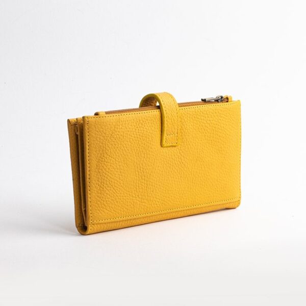 کیف پول زنانه چرم طبیعی رنگ زرد نمای پشت کیف