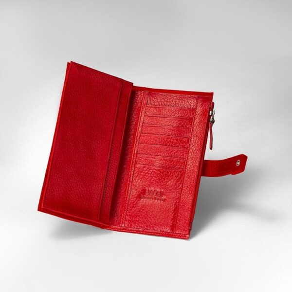 کیف پول زنانه چرمی اصل رنگ قرمز نمای داخل کیف جادار مناسب برای کارت بانکی