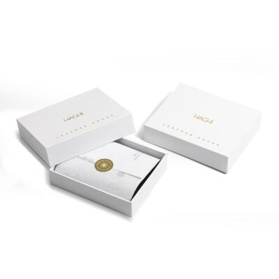 بسته بندی جاکارتی تبلیغاتی شکلیل مناسب برای هدیه رنگ سفید طلایی
