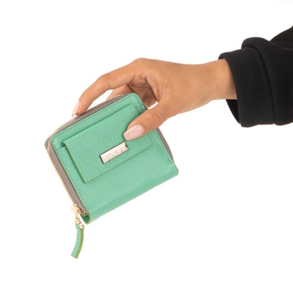 کیف پول چرم زنانه کوچک و جادار سبز زیپ دار نمایش سایز کوچک کیف پول زنانه