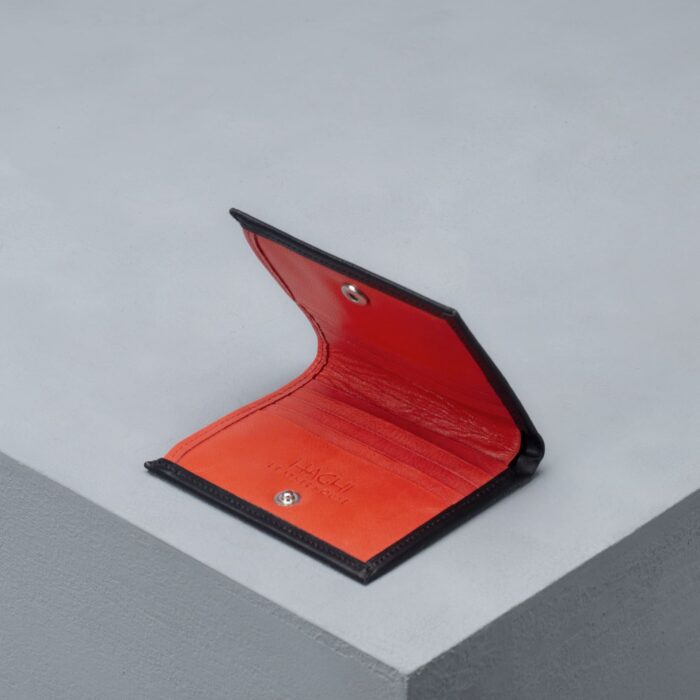 جا کارتی چرم اصل و طبیعی مشکی و قرمز الگانت نمای داخل جا کارتی برند چرم حقی