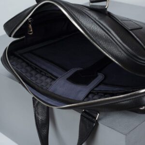 کیف مردانه اداری و مهندسی چرم اصل و طبیعی رنگ قهوه ای نمای داخل کیف چرم با جزییات بیشتر رند چرم حقی