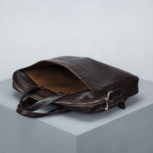 کیف مردانه اداری و مهندسی چرم اصل و طبیعی رنگ قهوه ای نمای داخل کیف چرم برند چرم حقی