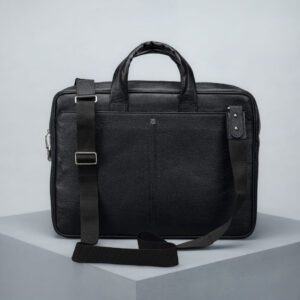 کیف چرم مردانه اصل و طبیعی رنگ مشکی مدل اداری و مهندسی با بند بلند برند چرم حقی