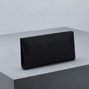 کیف کتی چرمی مردانه اصل و طبیعی رنگ مشکی نمای بیرون کیف پول چرمی برند چرم حقی